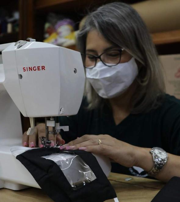 Máscara especialmente desenvolvida permite a realização de leitura labial (Divulgação)