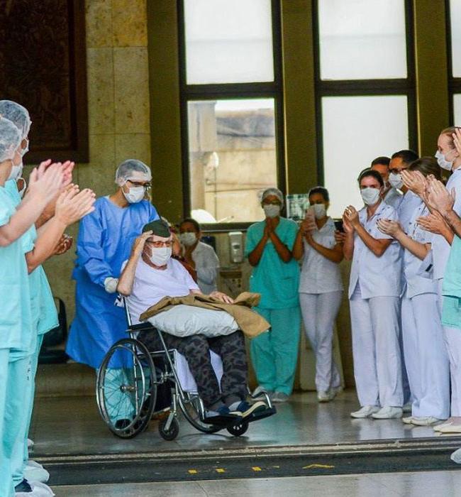 Idoso recebe alta no Hospital das Forças Armadas (Cb Estevam/CCOMSEx)