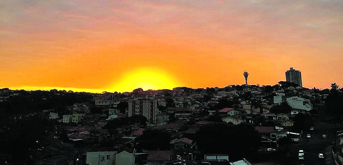 Com cores de poesia e notas serenas, pôr do sol captado por jornalista encanta em Valinhos (Edenilse Caldana/Especial para a AAN)