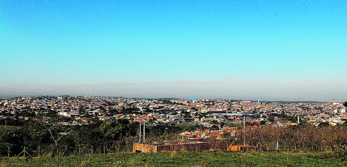 Distrito do Ouro Verde, uma das regiões mais populosas de Campinas, num ensolarado sábado, com céu azul e intenso (Wagner Souza/AAN)