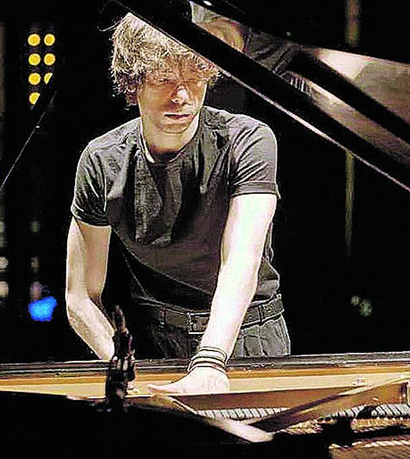 Pianista Vítor Araújo é atração do segundo episódio da série festiva (Divulgação)