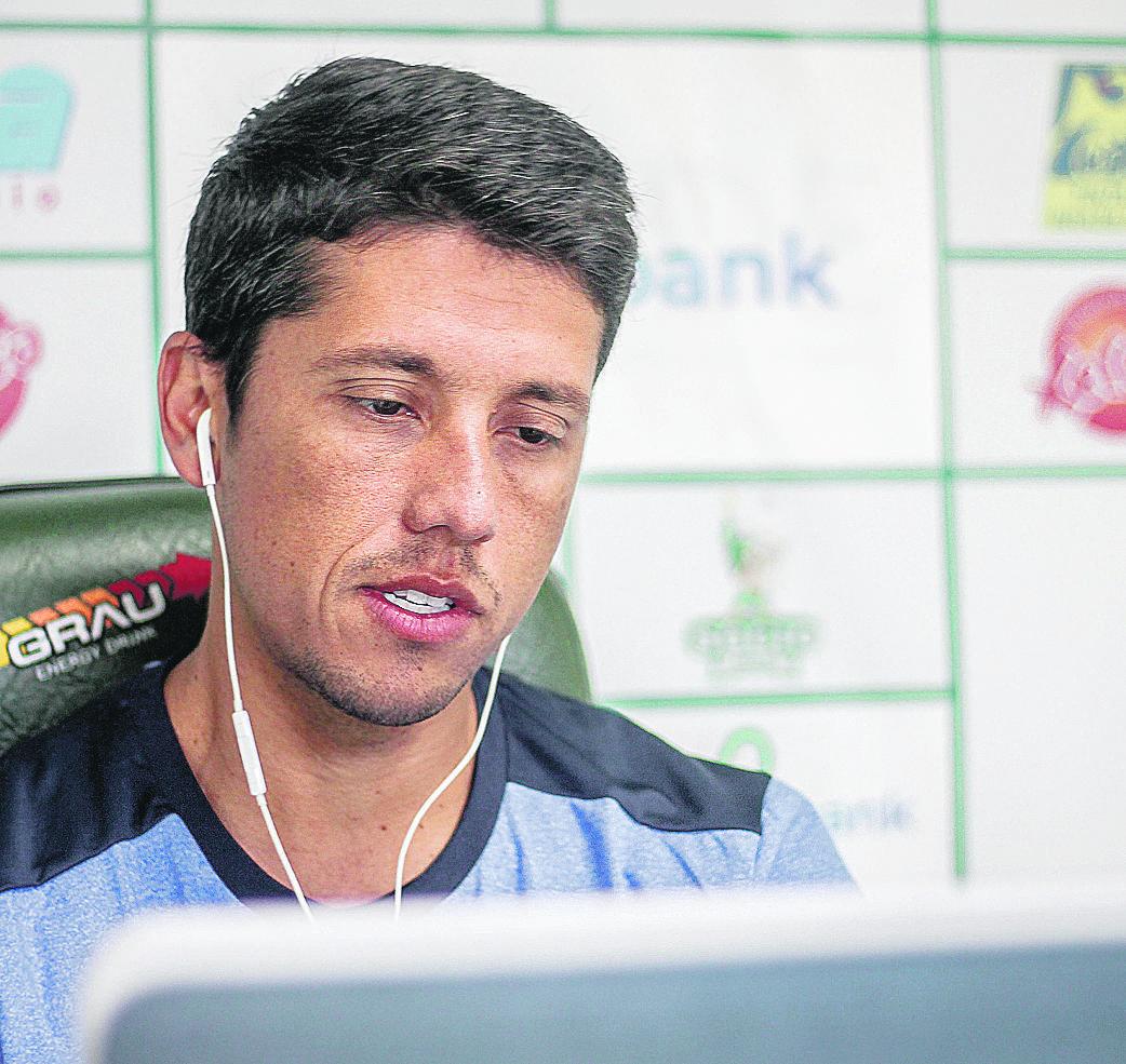 O técnico Thiago Carpini elogiou a única contratação do clube até o momento e espera mais reforços  (Guarani FC)
