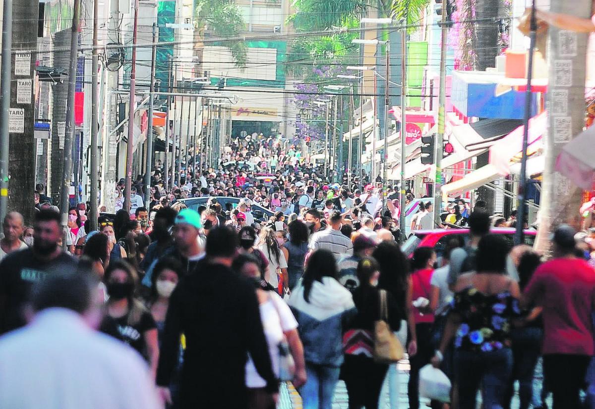 A principal rua do comércio tradicional do Centro de Campinas, a 13 de Maio, passará por mais uma reforma (Cedoc)