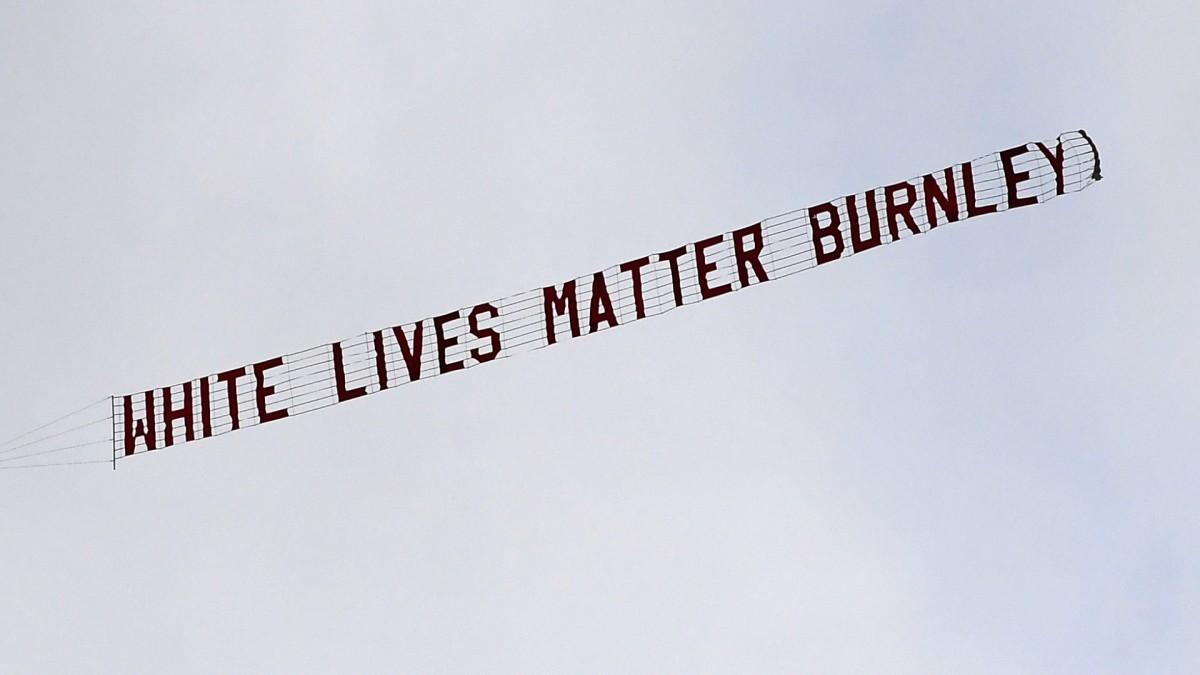 Mensagem carregada pelo avião  (Getty Images)