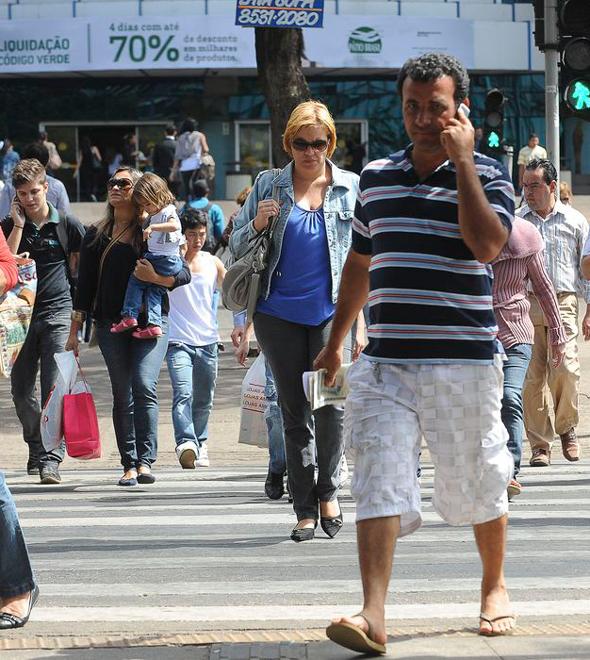 Economistas recomendam austeridade às famílias (Wilson Dias/Agência Brasil)