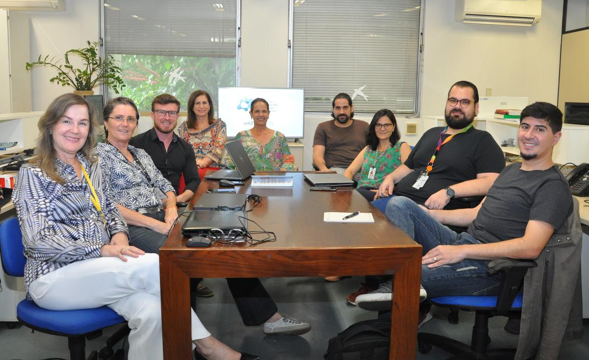 Equipe de pesquisadores do Centro de Tecnologia da Informação Renato Archer que elaborou o livro (Divulgação)