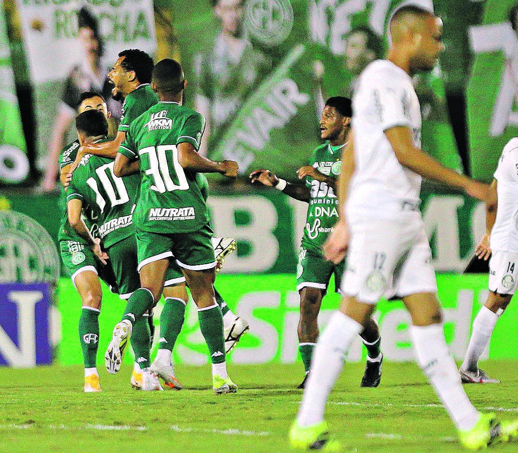 Guarani saiu na frente, desperdiçou outras oportunidades, mas acabou sofrendo dois gols no segundo tempo (Thomaz Marostegan/ Guarani FC)