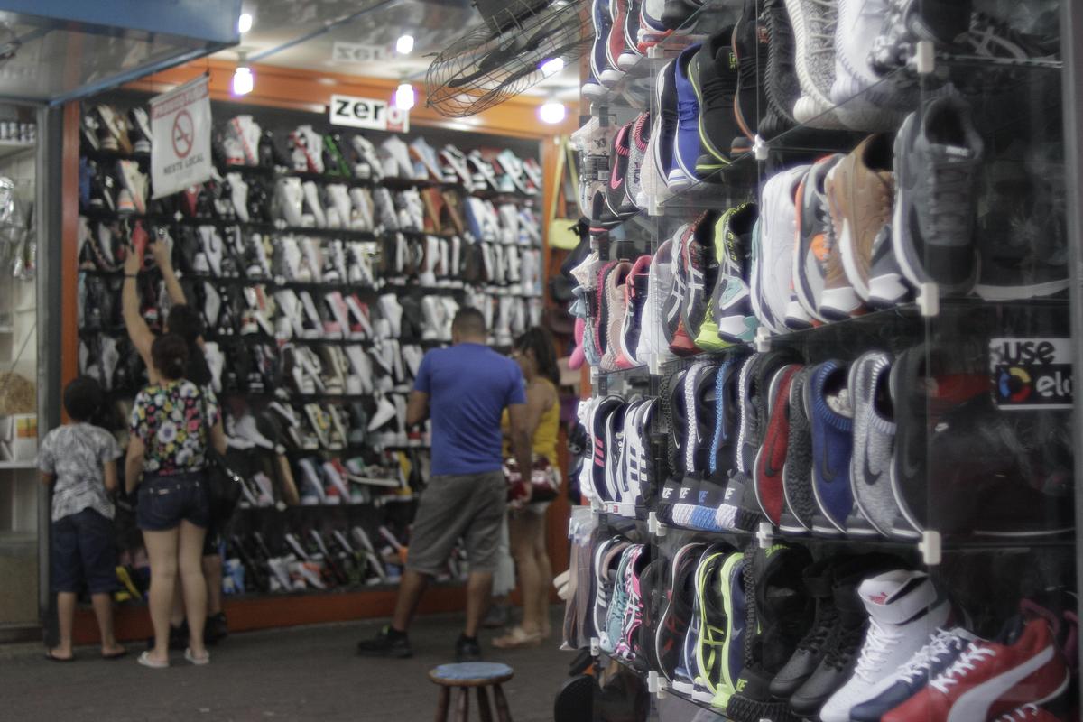 Tênis e roupas estão entre os 10 segmentos do comércio mais afetados no País pelas falsificações, contrabando e sonegação de impostos, gerando perdas de R$ 10 bilhões anuais (Kamá Ribeiro)
