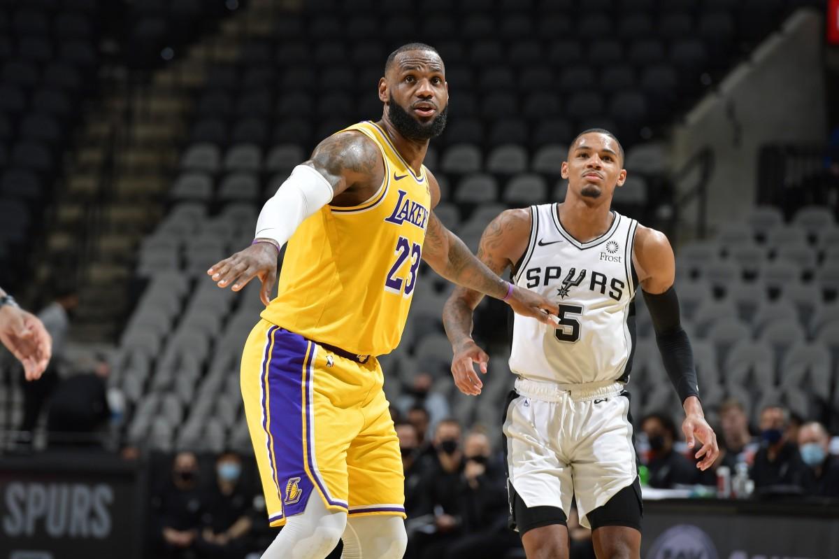 O aniversariante LeBron James comandou a vitória dos Lakers contra Spurs (AFP)