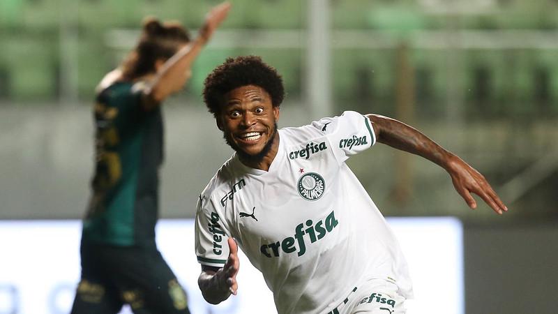 Luiz Adriano marcou o primeiro gol da vitória do Palmeiras (Cesar Greco/Agência Palmeiras)