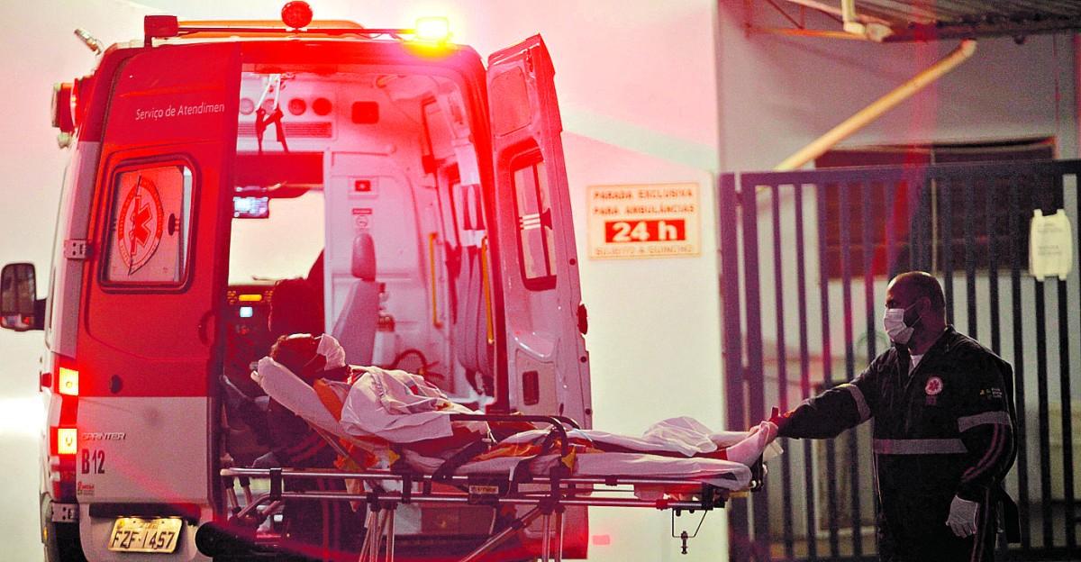 Paciente contaminado por covid-19 é transferido para o Hospital Mário Gatti: gestores criticam o Ministério da Saúde pela falta de remédios (Diogo Zacarias/ Correio Popular)