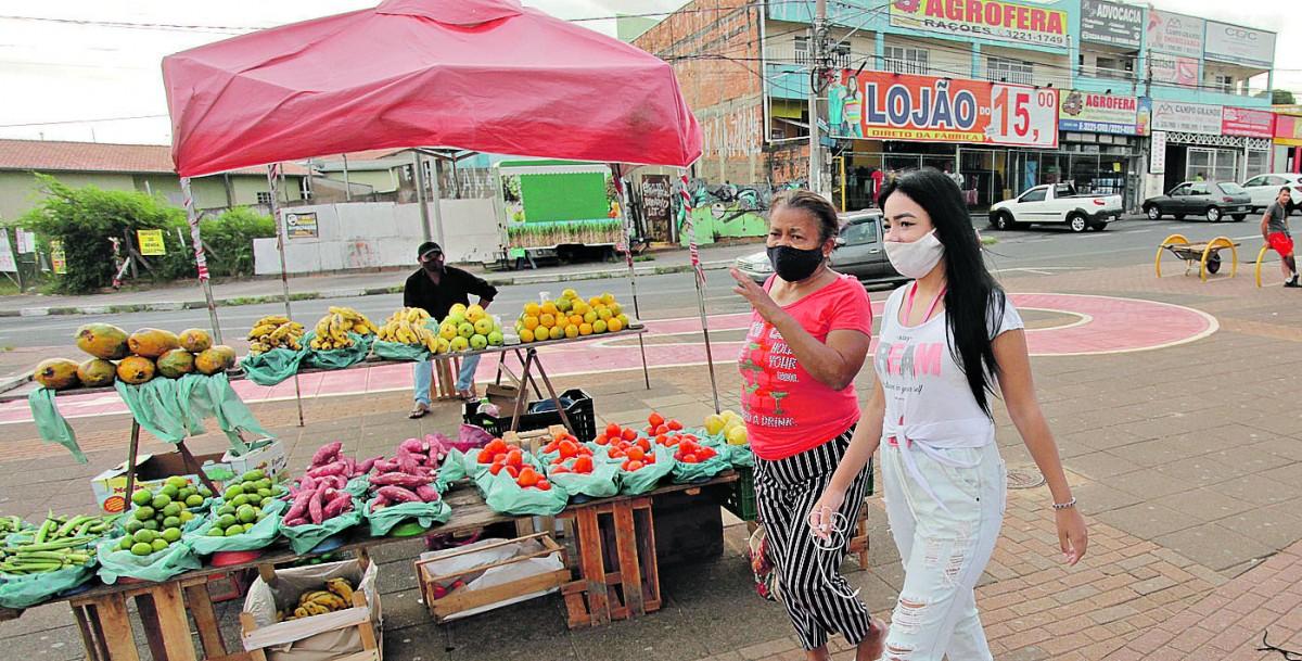 Na região do Campo Grande, pequenos comércios ocupam as ruas e tentam sobreviver na pandemia (Diogo Zacarias/ Correio Popular)