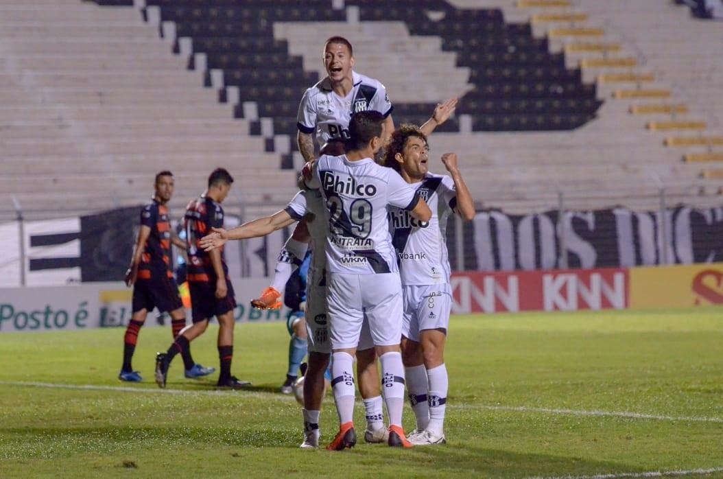 A Ponte Preta venceu pela primeira vez no segundo turno e chegou a dois jogos sem sofrer gol (Ponte Press/Álvaro Jr)