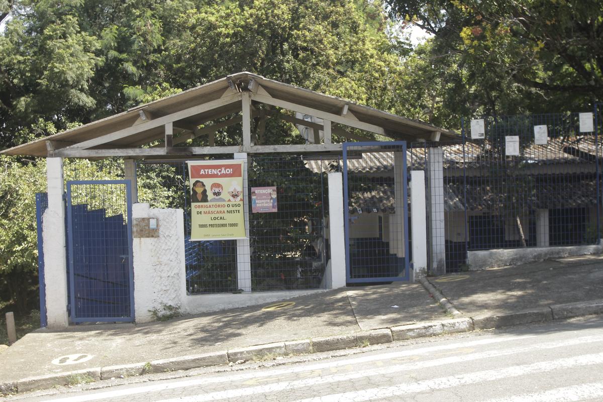 Escola Municipal Leonor Savi Chaib, no Jardim New York, permaneceu fechada ontem pela manhã (Diogo Zacarias)