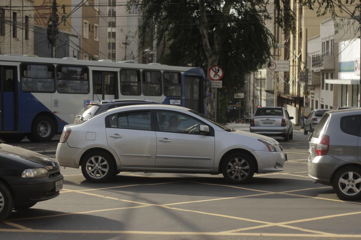 O cruzamento das Avenidas Moraes Sales e Irmã Serafina também passará a ter a fiscalização eletrônica da nova tecnologia speed dome (Diogo Zacarias)