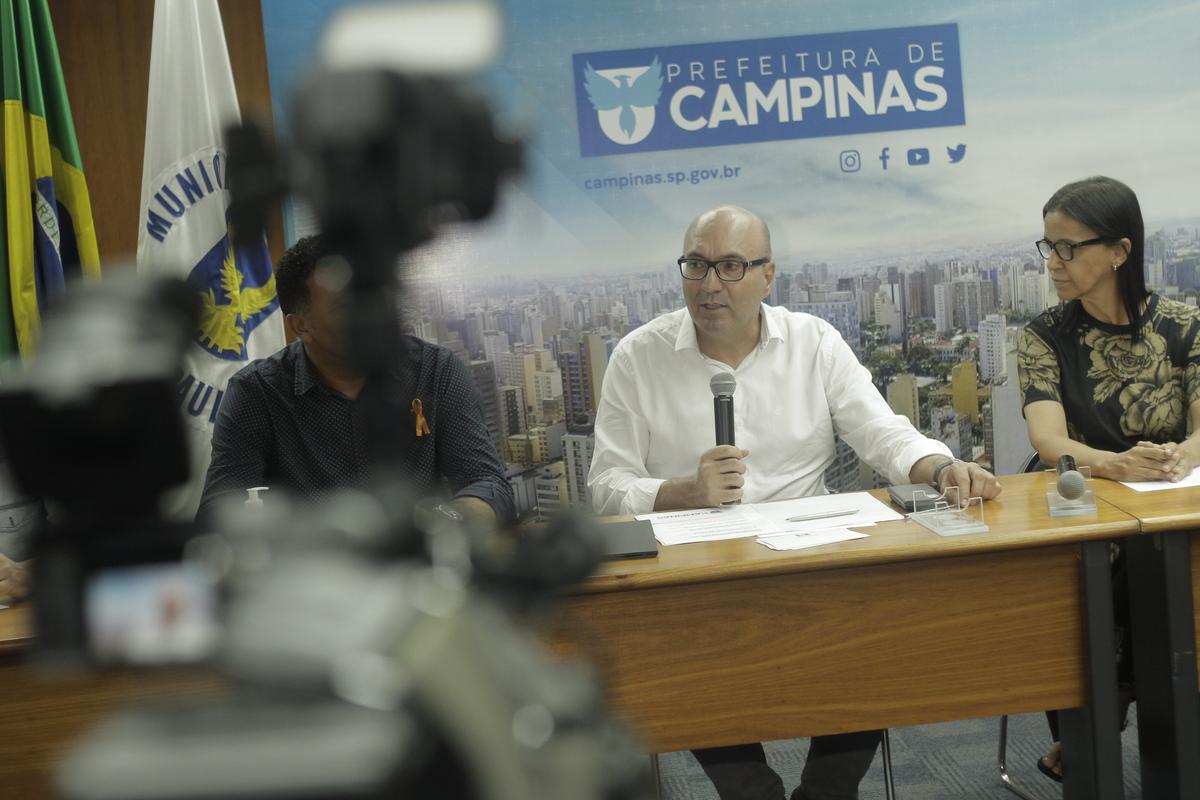 Prefeito Dário durante o anúncio sobre a sanção da lei que institui a implantação de dois ambulatórios veterinários móveis em Campinas (Diogo Zacarias)