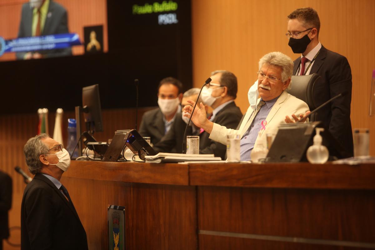 O presidente da Câmara, José Carlos Silva, durante sessão ordinária realizada no ano passado; parlamentar é um dos nomes envolvidos com as denúncias de esquema de “rachadinha” (Diogo Zacarias)