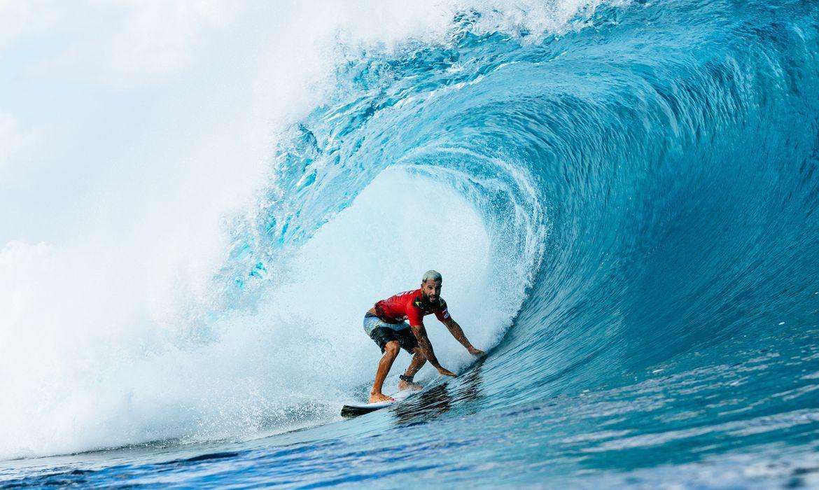 Outros cinco brasileiros avançam na competição (Tony Heff/ World Surf League)