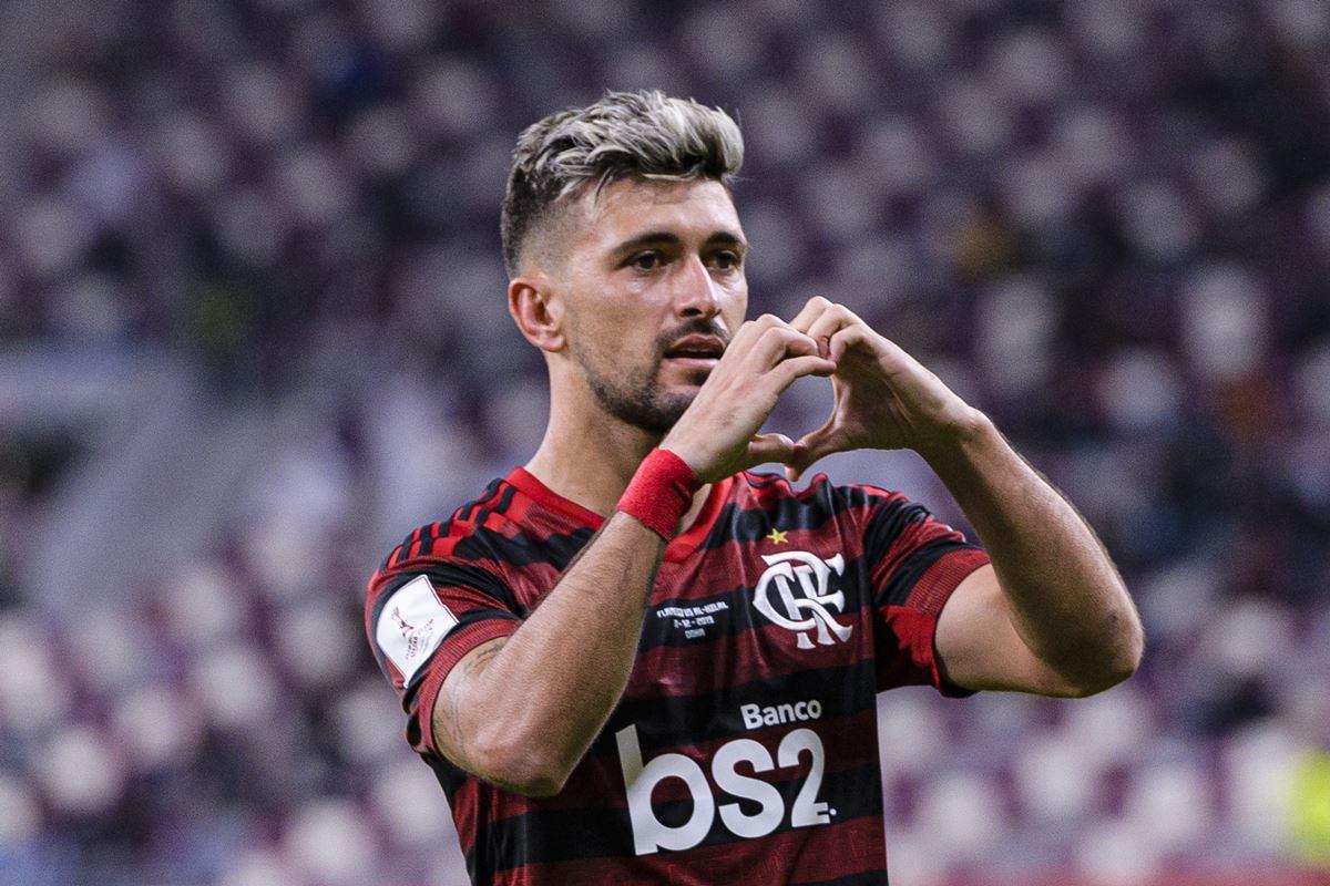 Arrascaeta desviou de cabeça e ampliou a vantagem sobre o São Paulo no segundo tempo (Divulgação)