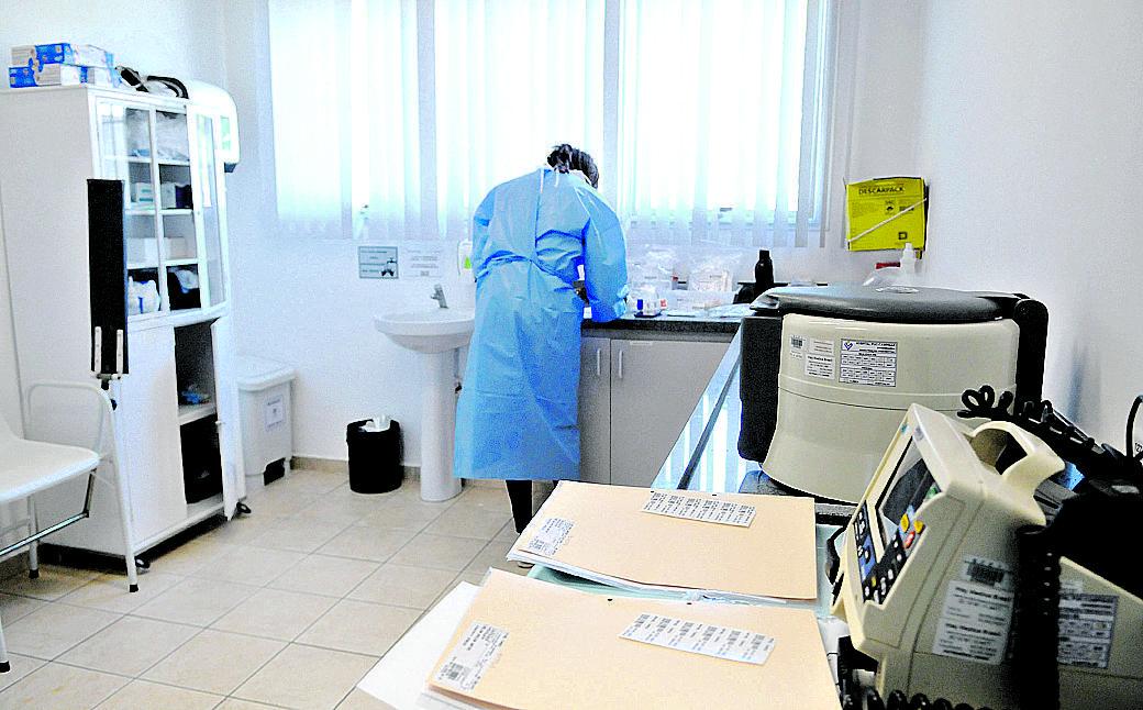 O Hospital da PUC-Campinas iniciou ontem a aplicação da vacina da Janssen em voluntários maiores de 60 anos (Wagner Souza/AAN)
