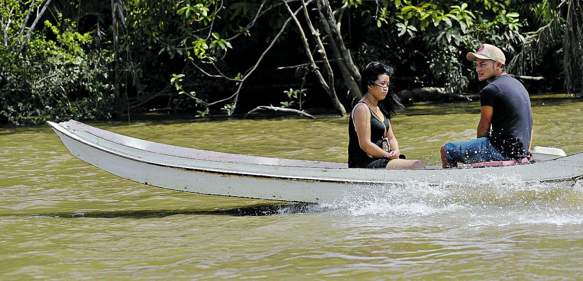 Eleitores se locomovem de barco para votar, no último domingo, na zona ribeirinha de Igarapé-Miri, no Pará (Tarso Sarraf/Estadão Conteúdo)