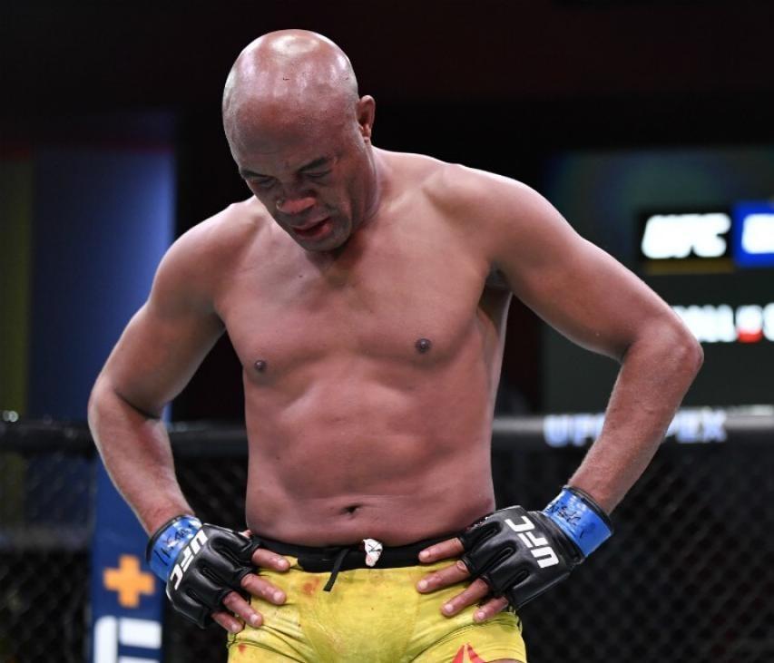 Em despedida no UFC, Anderson Silva foi nocauteado por Uriah Hallr
 (UFC/Divulgação)