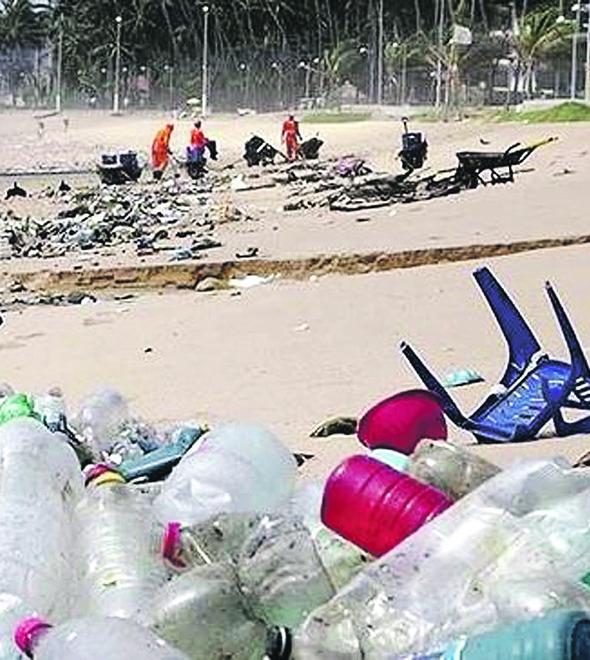 Praias brasileiras são frequentemente vítimas de uma grande gama de poluição, que vai de acúmulo de lixo e de plástico a contaminação por esgoto (Cedoc/RAC)