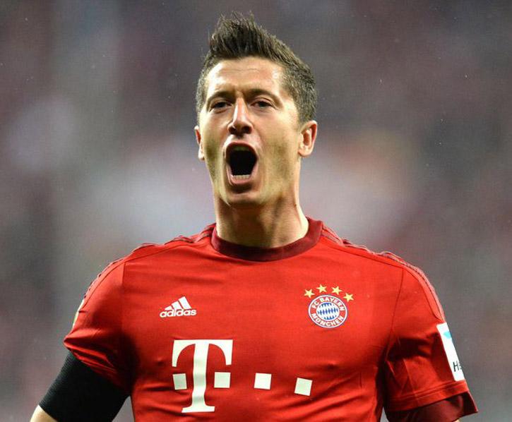 A imprensa britânica sugeriu que Lewandowski, sob contrato com o Bayern até 2021, poderia se mudar para Londres para defender os Blues (AFP)