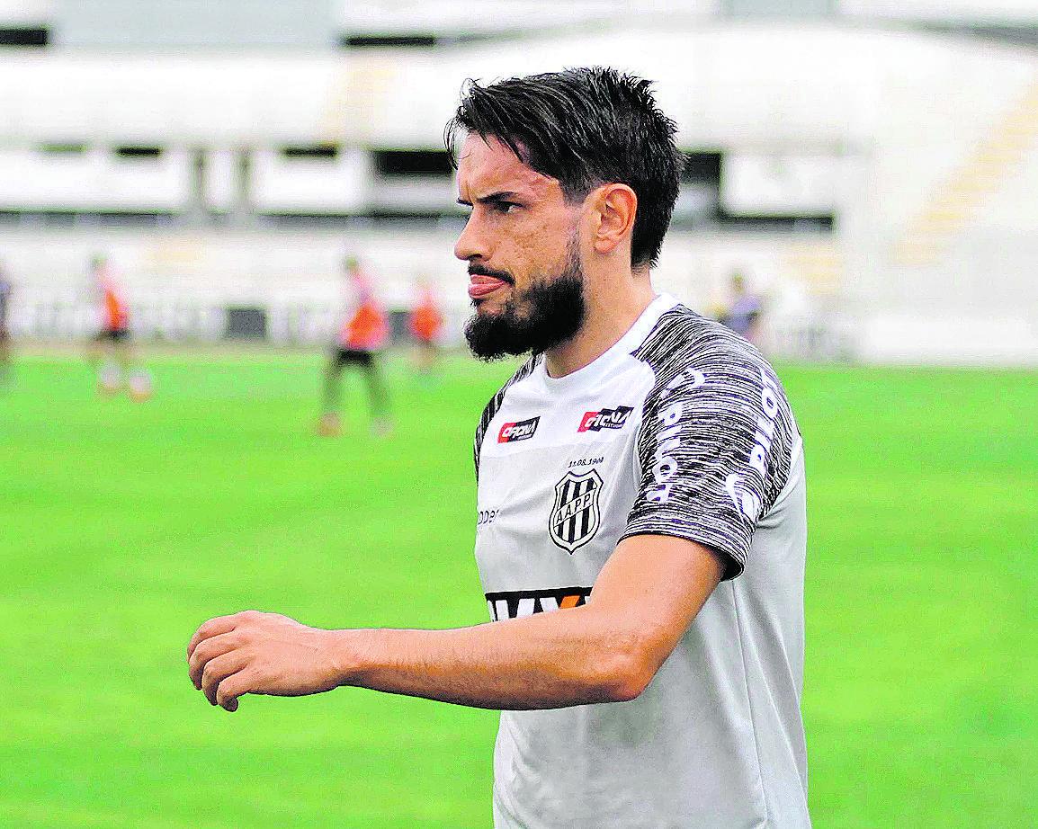 Tiago Real voltou a sentir contusão no jogo-treino contra a Inter de Limeira e deixou o campo abatido (Estadão Conteúdo)