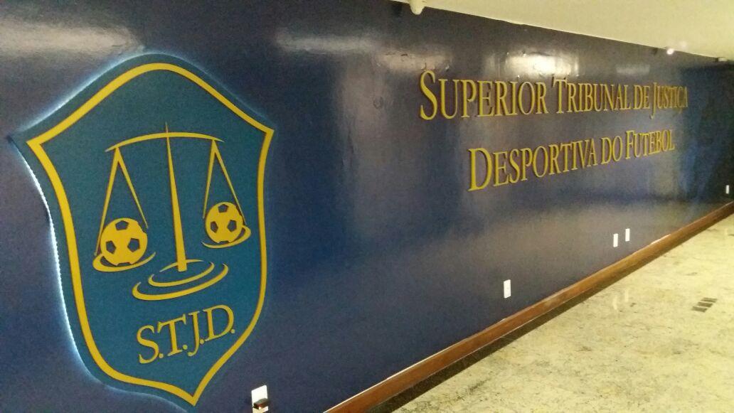 STJD joga duro e ameaça suspender clubes que não pagam multas ( )