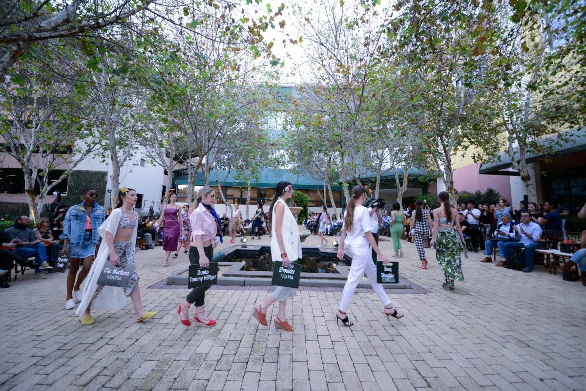 Desfile enevolveu mais de 20 marcas de moda feminina, infantil, calçados, joias e acessórios no Iguatemi (Rodrigo Cancela)