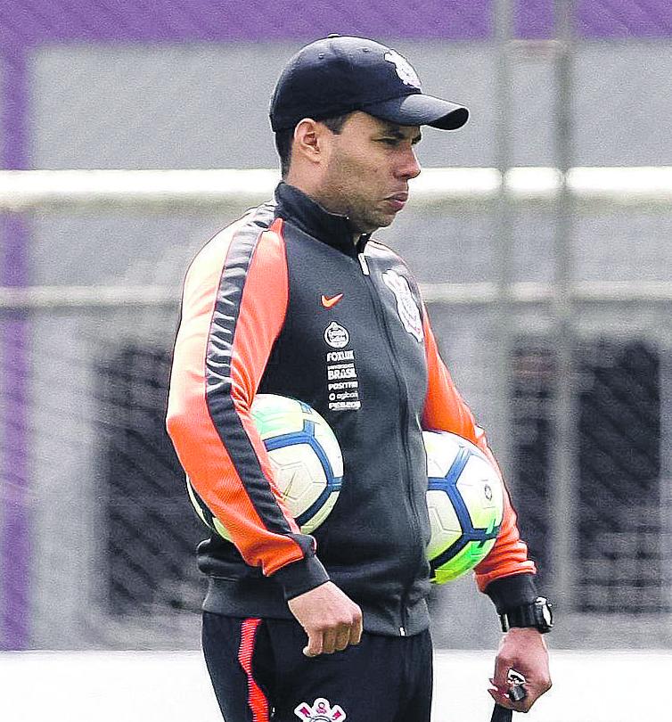 O técnico Jair Ventura destacou a força da defesa no jogo com o Flamengo (Rodrigo Gazzanel)