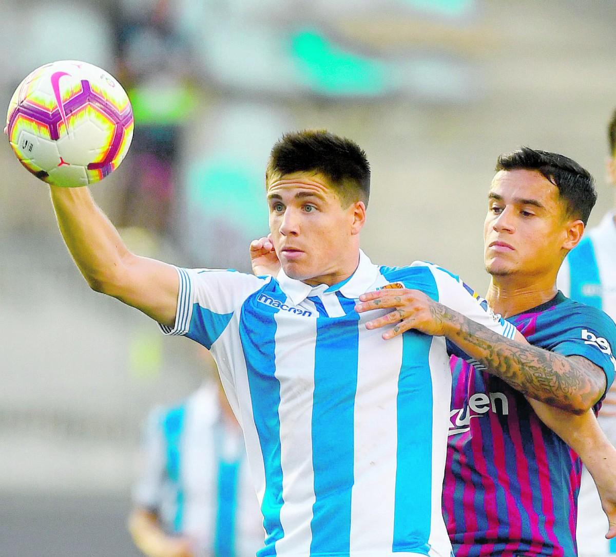 Entrada de Philippe Coutinho no segundo tempo mudou a forma de jogar do Barcelona, que cresceu de produção e construiu a vitória na casa do adversário: 12 pontos na tabela (AFP)