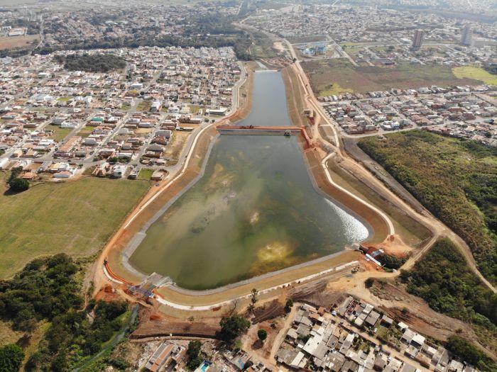 O espaço é a maior área de lazer do município, com duas lagoas de contenção de enchentes (Divulgação)