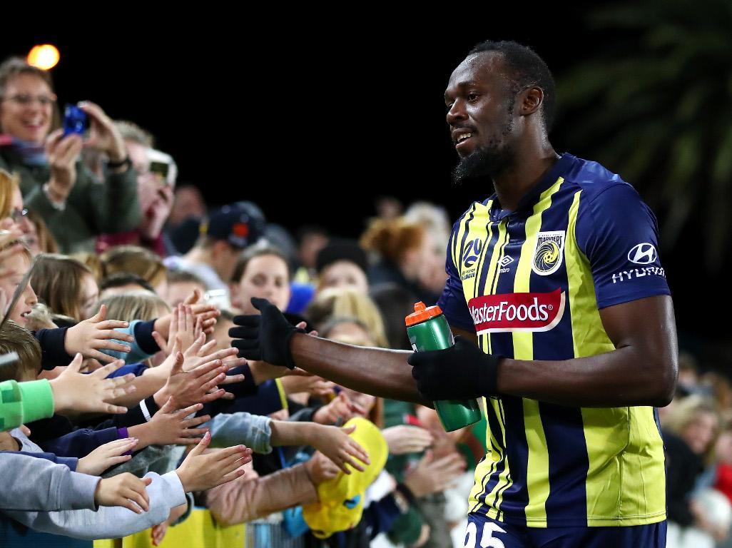Bolt joga 20 minutos e atrai 10 mil torcedores a amistoso de time australiano (AFP)