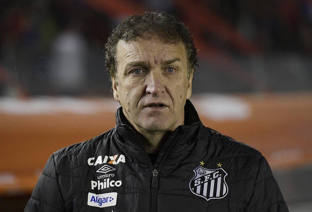 Cuca 'esquece' Libertadores e projeta força total no Santos contra o Bahia (AFP)