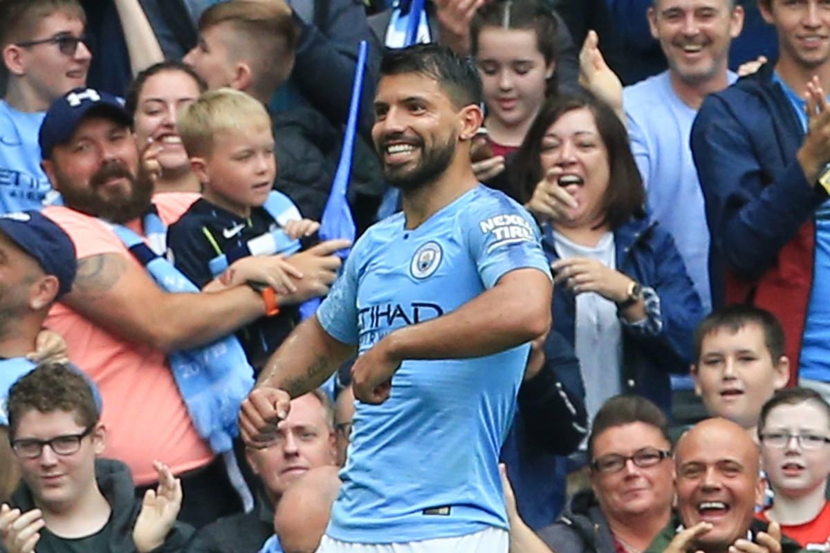 Com estádio lotado e empurrado pelos torcedores, o City não deu chances para o adversário (AFP)