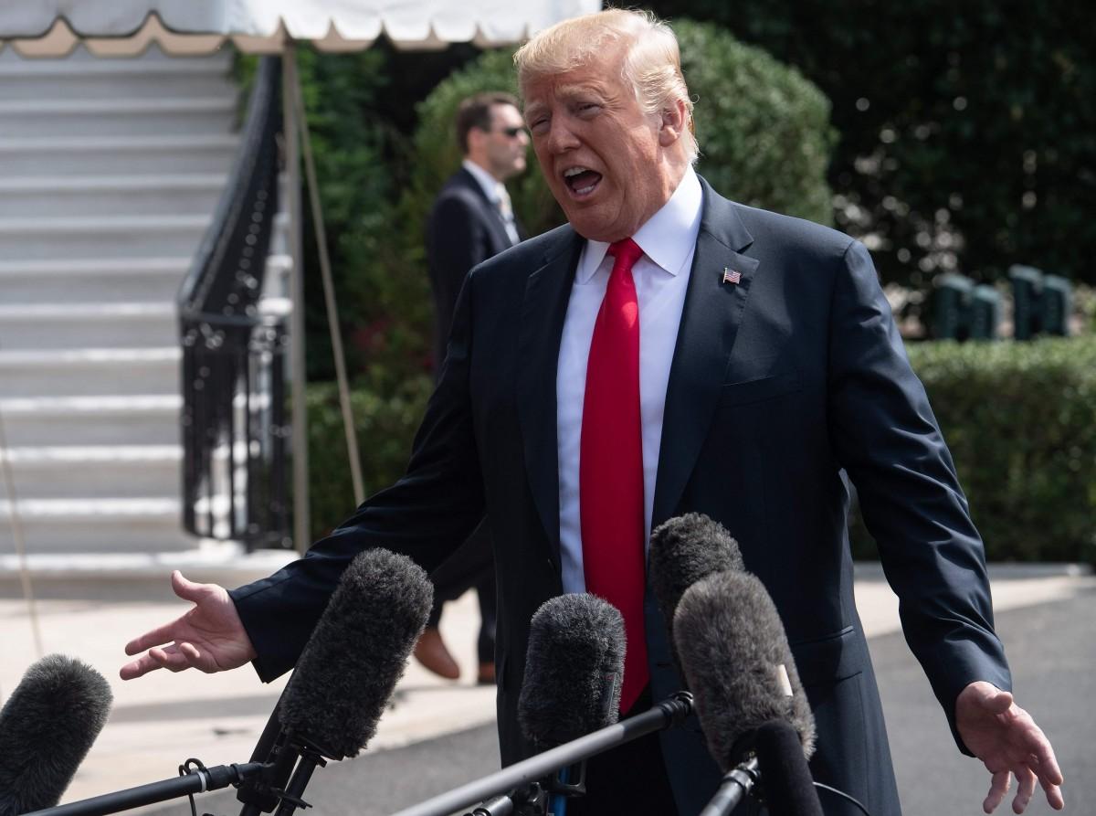 Trump escreveu hoje no Twitter que "muitas vidas foram arruinadas" por causa da investigação (AFP)