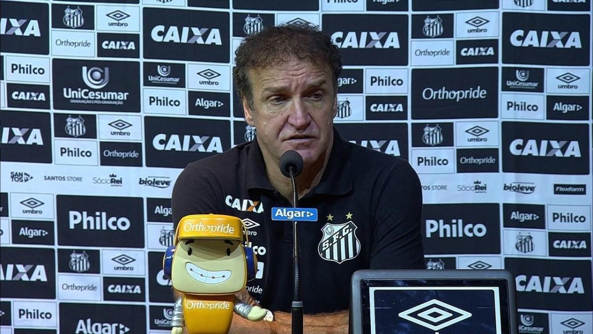 Cuca discorda da diretoria do Santos e elogia árbitro do jogo contra o Cruzeiro (Reprodução)