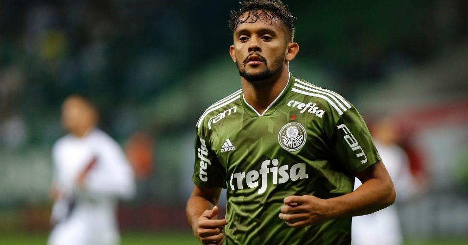 Gustavo Scarpa ainda não conseguiu encaixar boa sequência como titular do Palmeiras na temporada ( )