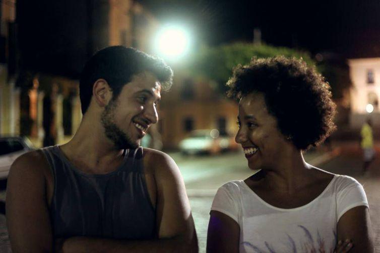 Os diretores de cinema Ary Rosa e Glenda Nicácio (Festival de Brasília do Cinema Brasileiro)