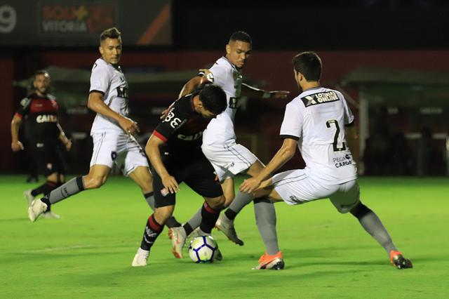 No Barradão, Vitória e Botafogo protagonizaram o jogo mais agitado do final de semana (Maurício da Matta/EC Vitória)