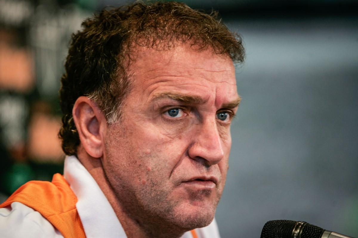 Uma semana depois de demitir Jair Ventura, a diretoria do Santos anunciou nesta segunda-feira a contratação de Cuca para ser o novo treinador do clube (Divulgação)