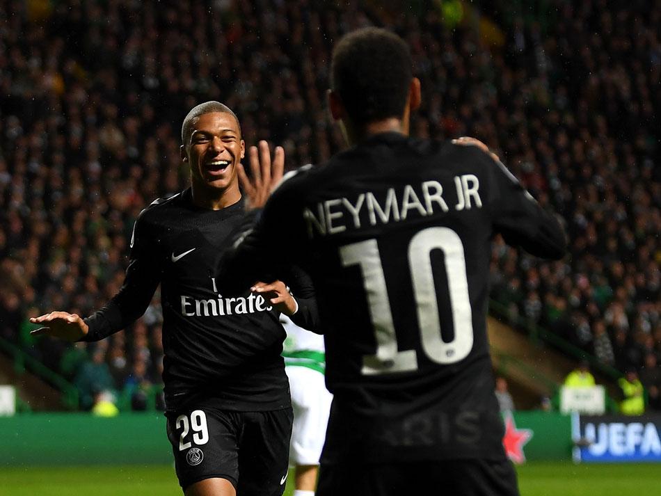Com crescimento de Mbappé, Neymar encara desafio de ser amado em Paris (AFP)