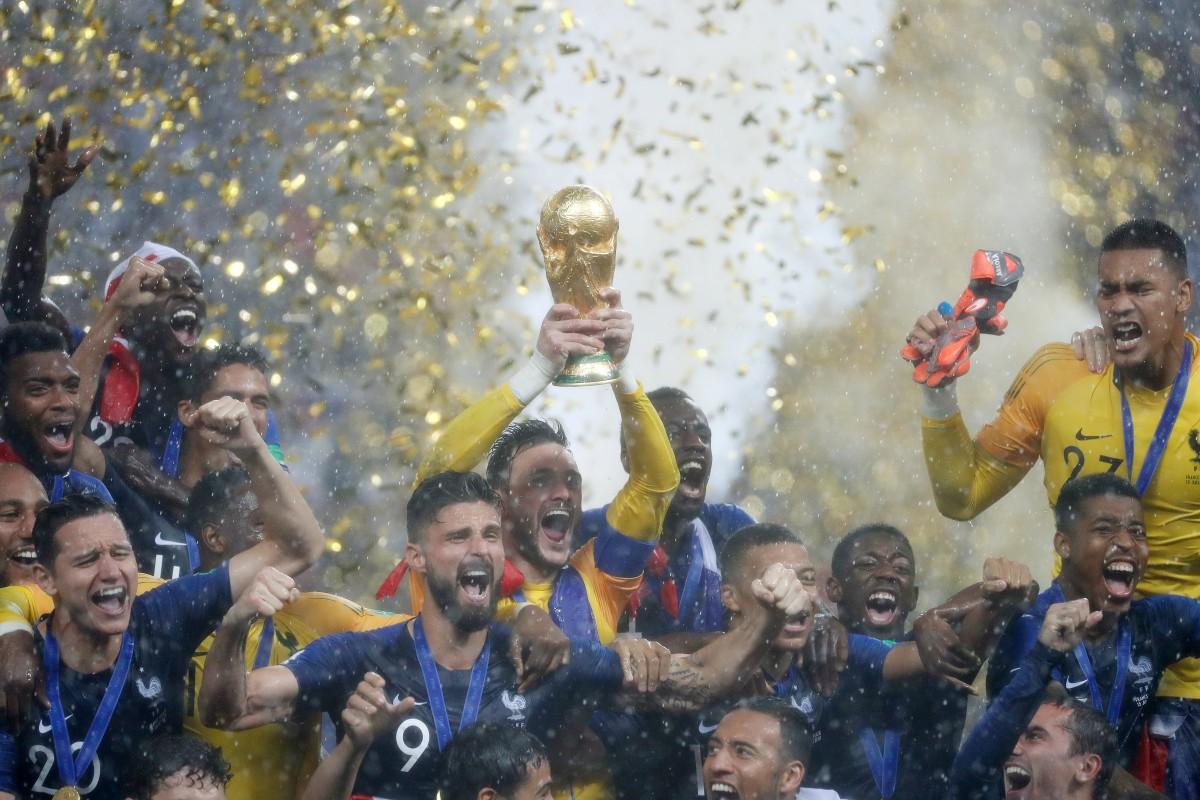 O time entra agora em clube seleto e qualificado dos bicampeões mundiais, ao lado de Argentina e Uruguai (AFP)