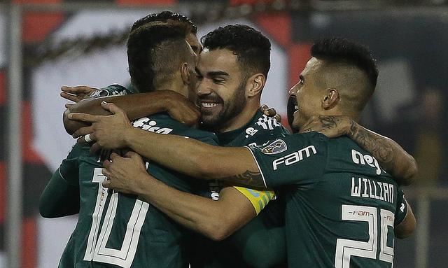 O melhor visitante da Libertadores foi mais uma vez cirúrgico: 2 a 0 em Santiago ( )