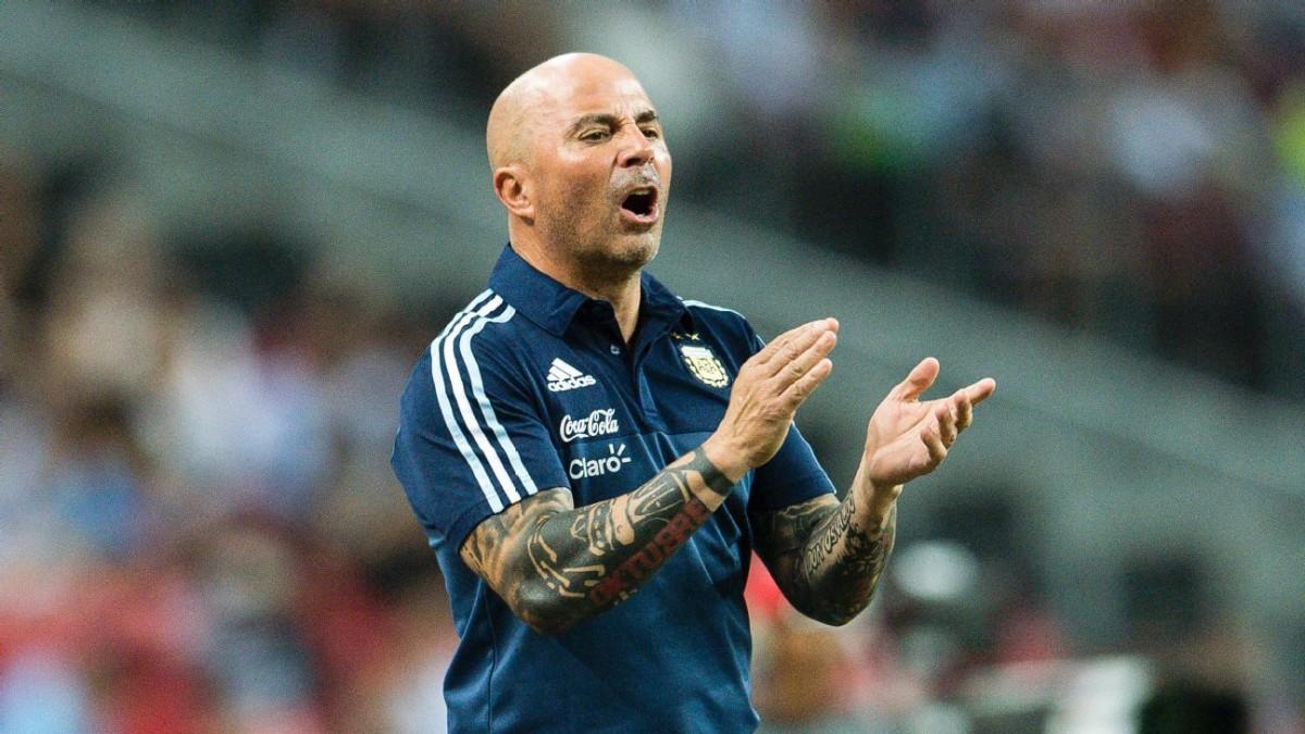 Sampaoli segue no comando da Argentina (AFP)