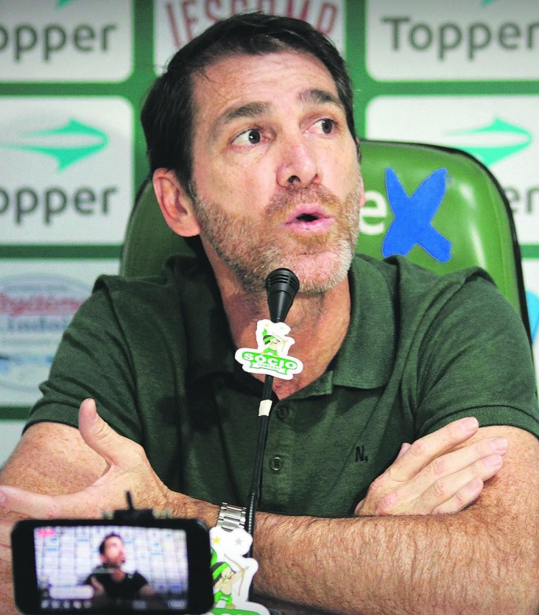 O executivo de futebol Luciano Dias veio à público para comentar sobre a saída de jogadores e a tentativa do clube em qualificar seu elenco (GuaraniPress)