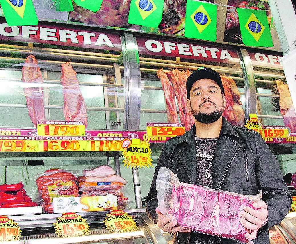 O cantor Dom Caetano, que pretende fazer churrasco no jogo contra a Costa Rica: "torcer e comemorar" (Thomaz Marostegan/Especial para a AAN)