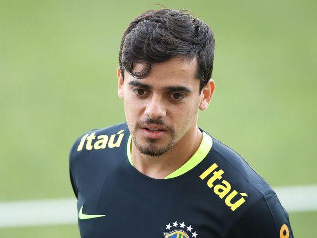 Danilo sofre lesão no quadril e Tite confirma Fagner titular contra a Costa Rica (Divulgação)